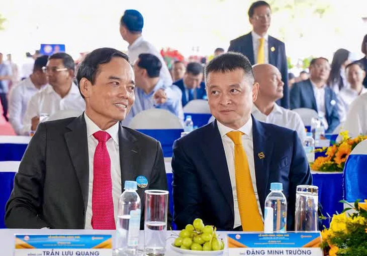 Bí thư Thành ủy TP.HCM Trần Lưu Quang và ông Đặng Minh Trường, Chủ tịch Hội đồng quản trị Tập đoàn Sungroup tại buổi lễ động thổ khu liên hợp thể dục thể thao Rạch Chiếc 