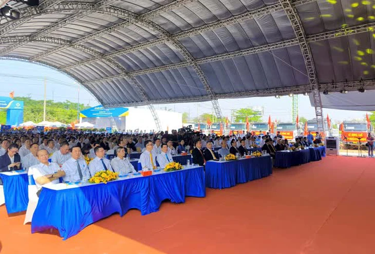 Khung cảnh buổi lễ động thổ khu liên hợp thể dục thể thao quốc Gia Rạch Chiếc lúc 9h10