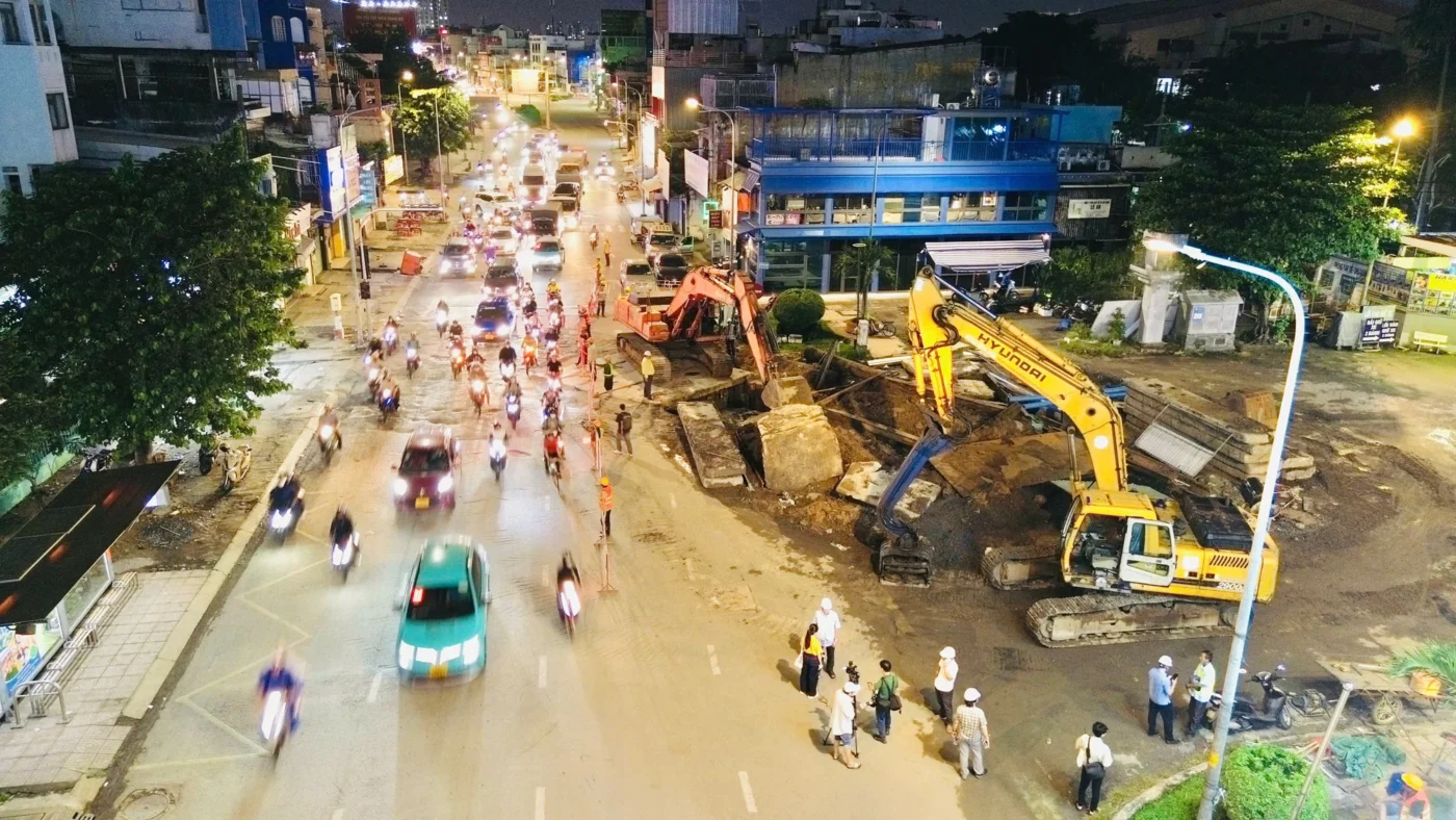 TP.HCM đang nỗ lực vượt qua mọi khó khăn để hoàn tất công tác di dời hạ tầng kỹ thuật cuối năm 2025, đảm bảo khởi công xây dựng metro số 2 vào ngày 15-1-2026.